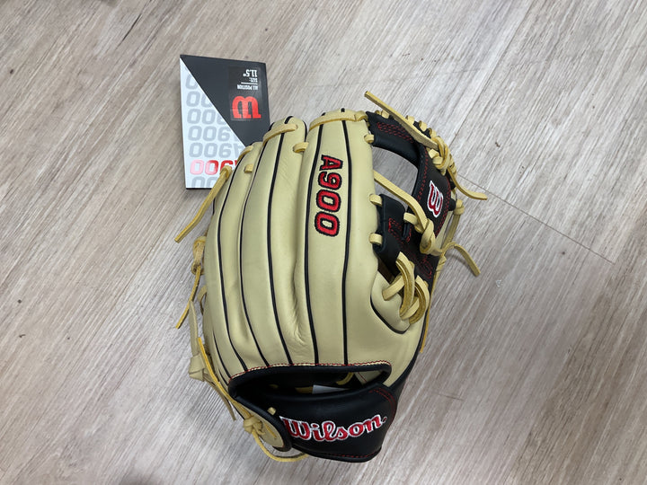 Wilson A900 - BEIGE, BLACK, RED   image 0